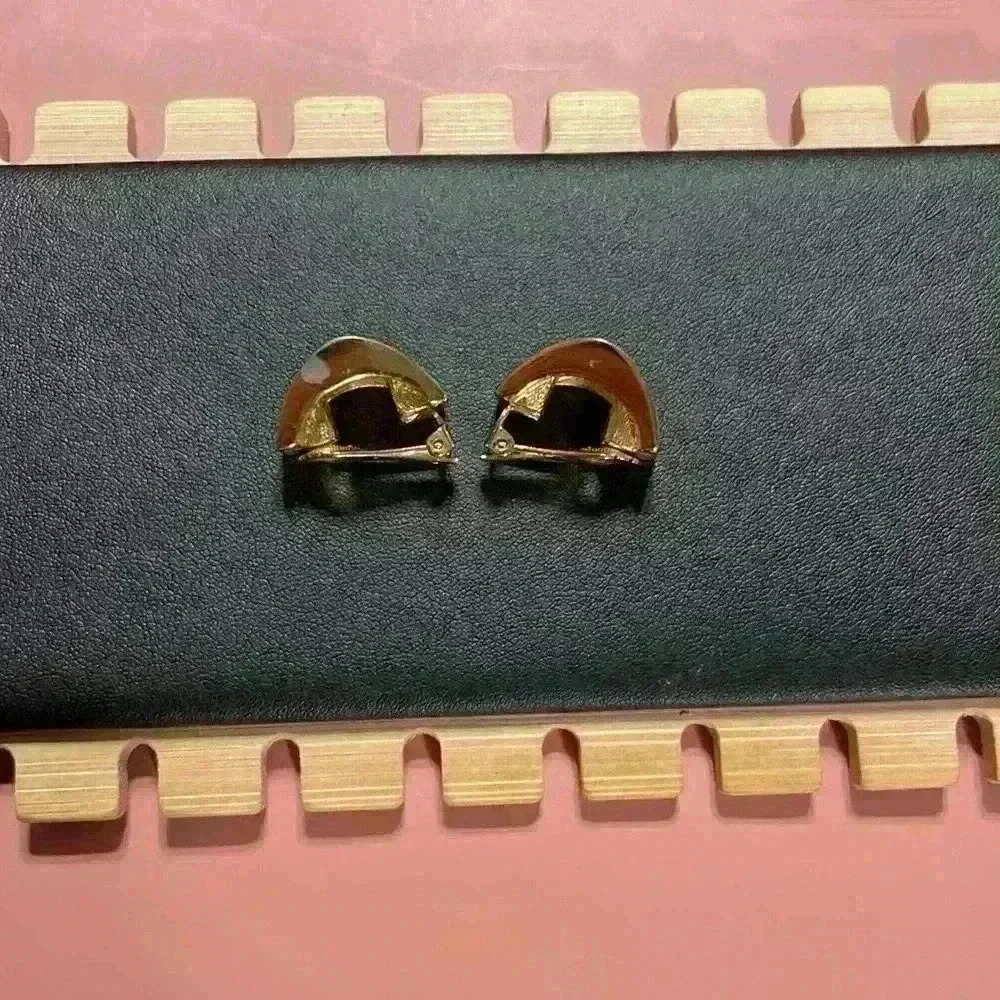 Dior Clip On Earrings - Picture 5 of 6